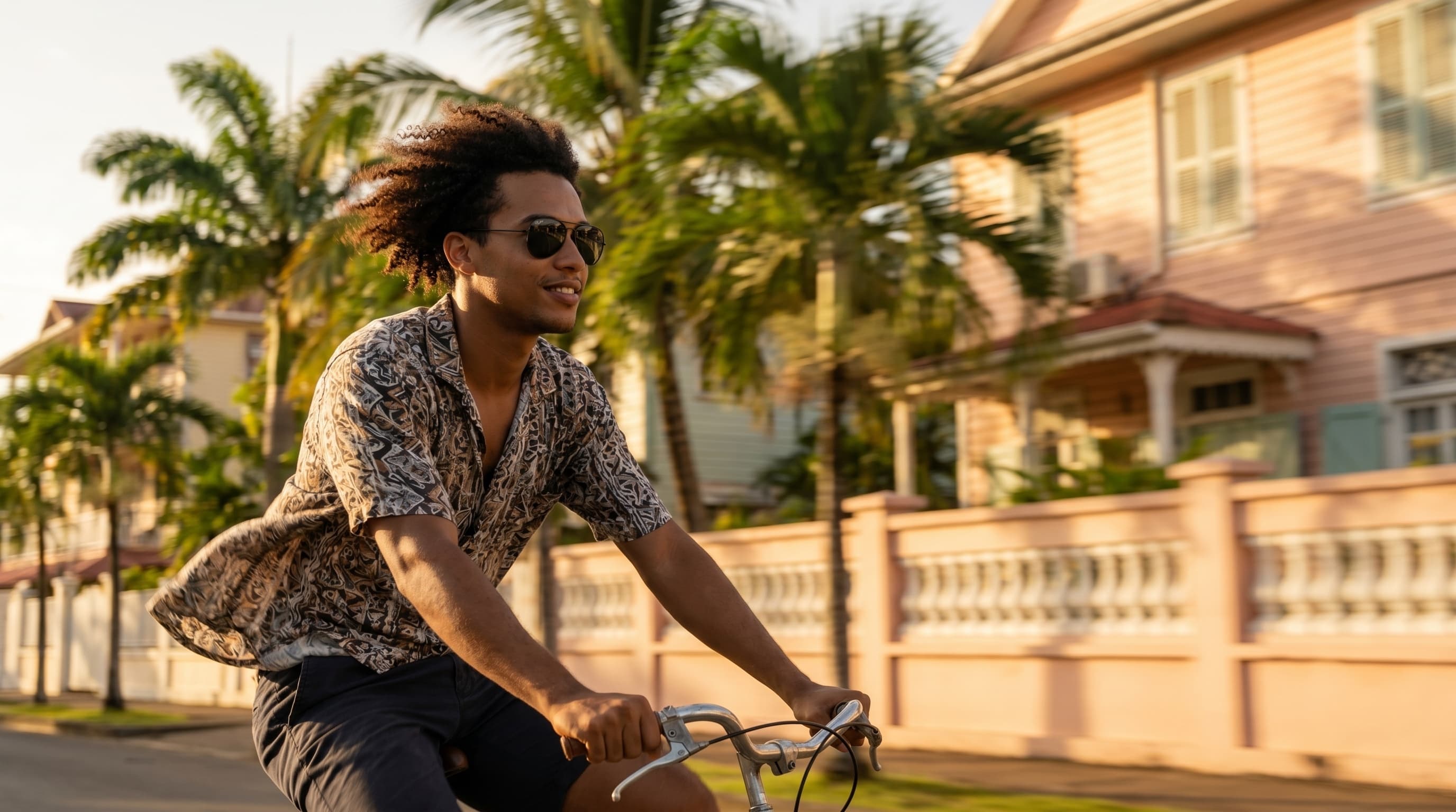 Look LookaWorld — lunettes de soleil, vibe tropicale